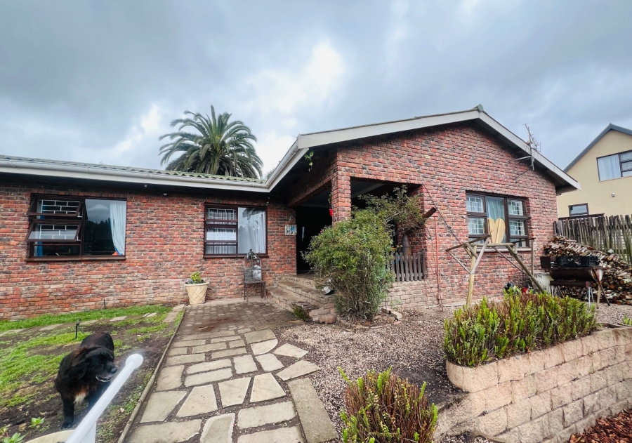 4 Bedroom Property for Sale in Twee Rivieren Western Cape